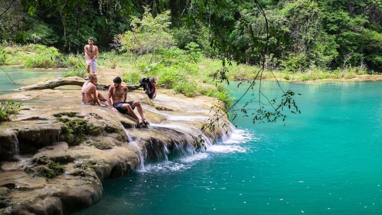 Guatemala, Alta Verapaz department, Lanquin, the natural site of Semuc Champey, Cahabon river forms along 300 meters waterfalls and natural turquoise water pools