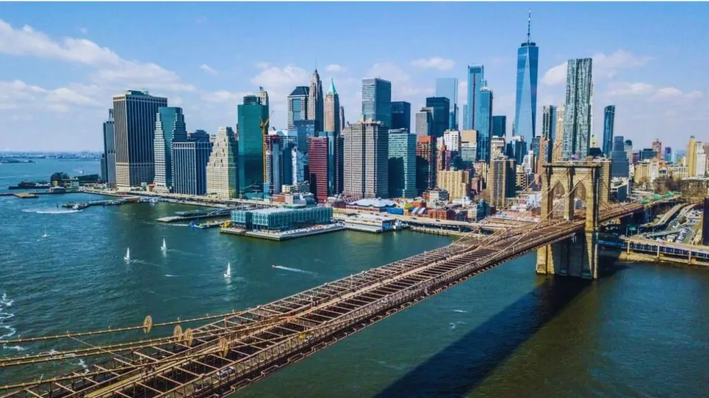 Brooklyn Bridge and downtown Manhattan Skyline, New York City